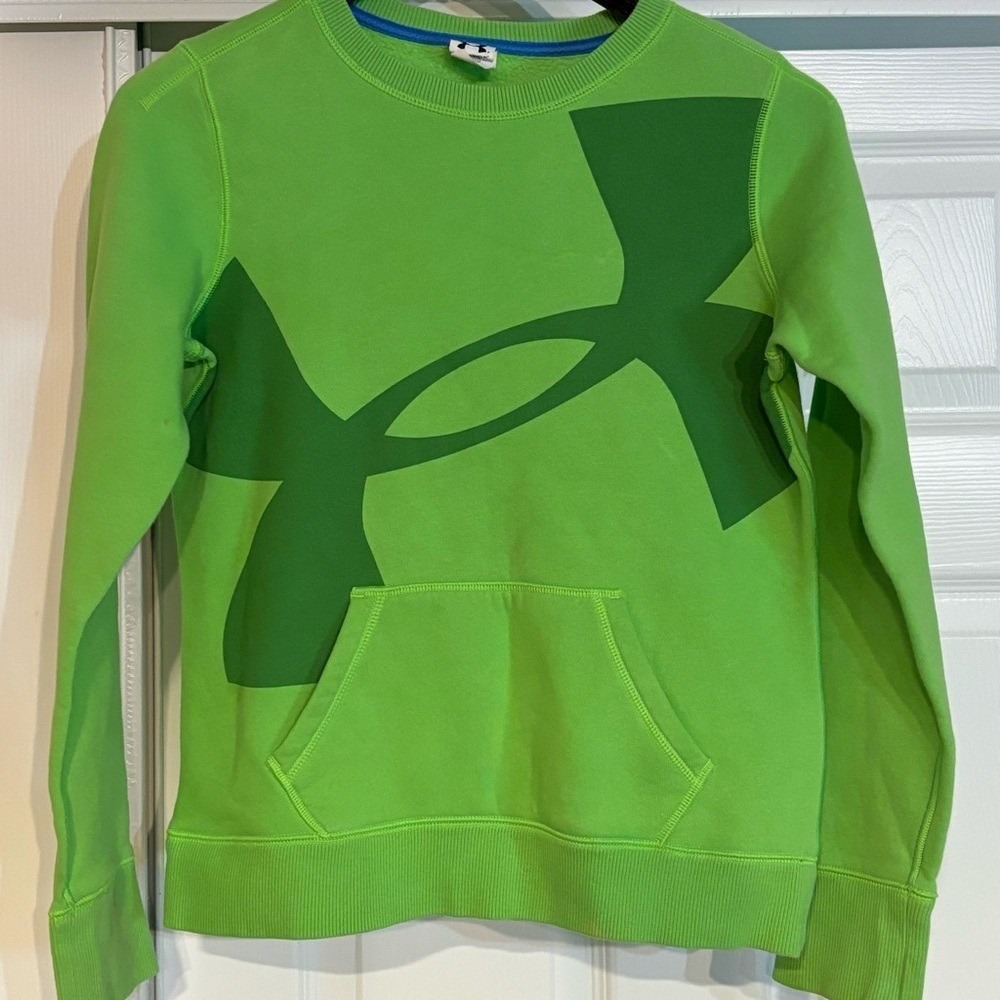 Under Armour youth large sweatshirt with kangaroo pocket